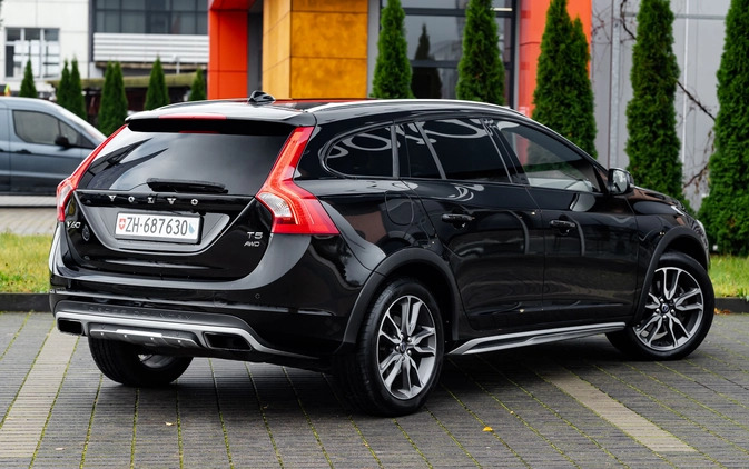 Volvo V60 Cross Country cena 87500 przebieg: 155000, rok produkcji 2015 z Suchedniów małe 781